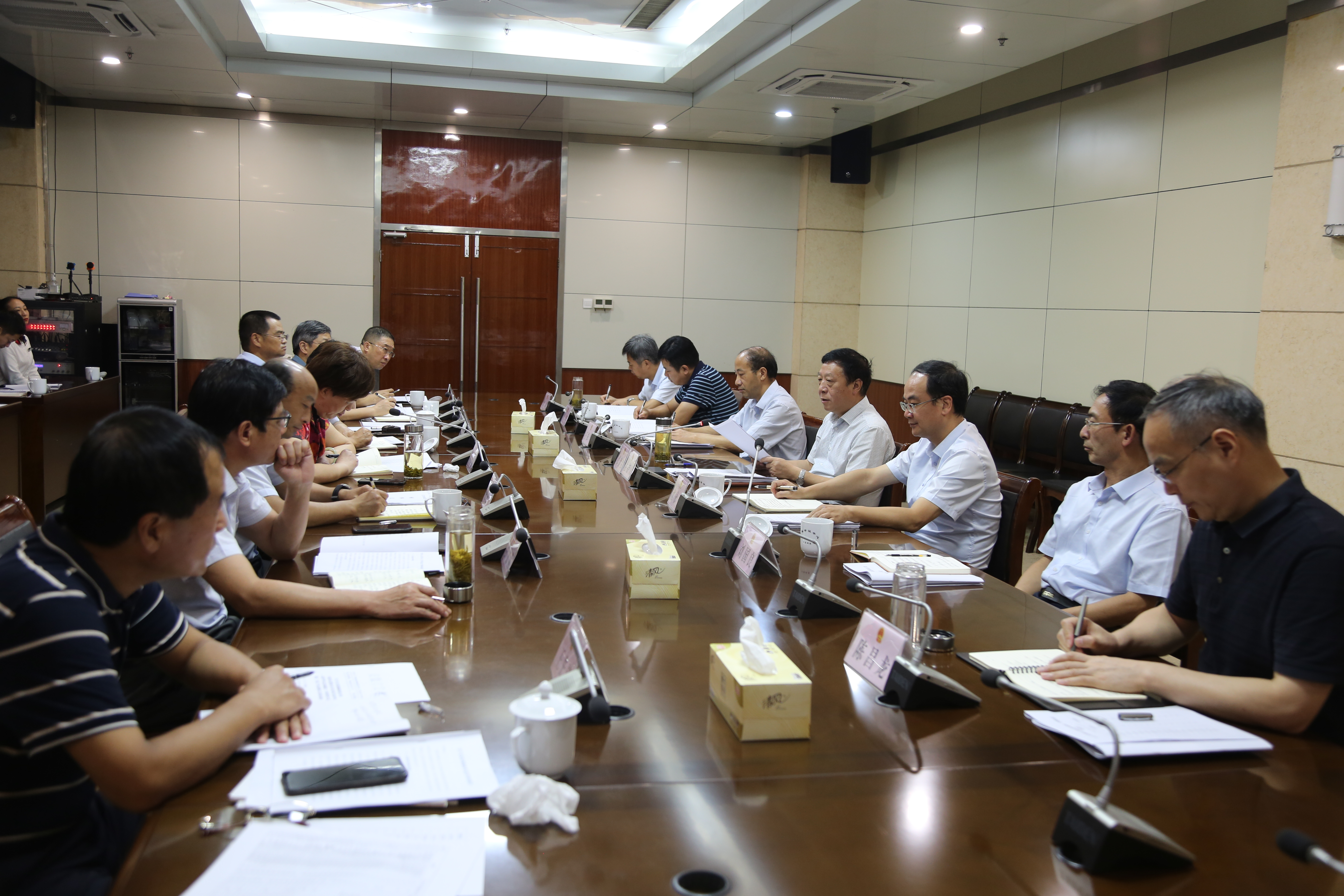 市、縣（區）人大常委會代表工委工作座談會召開
張夢生主持